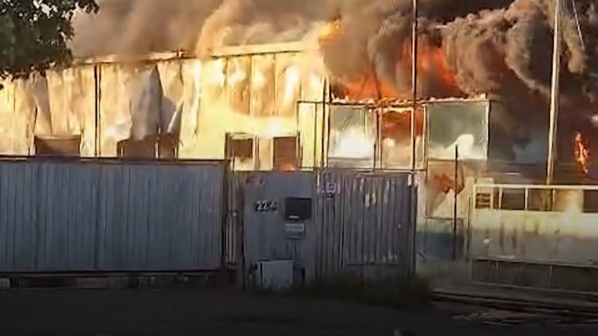 incendiu urias in bragadiru depozit de cauciucuri in flacari degajari mari de fum a fost emis un mesaj ro alert