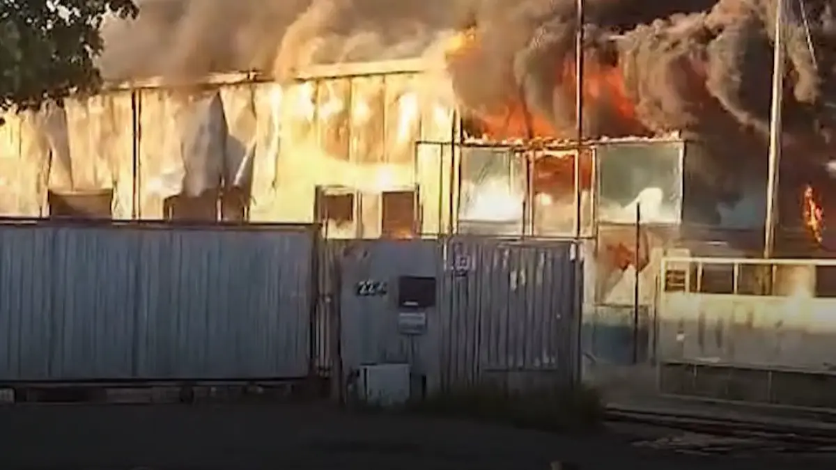 incendiu urias in bragadiru depozit de cauciucuri in flacari degajari mari de fum a fost emis un mesaj ro alert