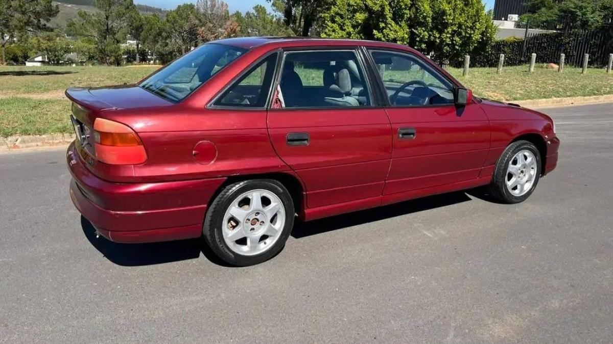 un radar defect l a prins pe un sofer cu opel astra conducand cu 700 km pe ora si a primit o amenda pe masura