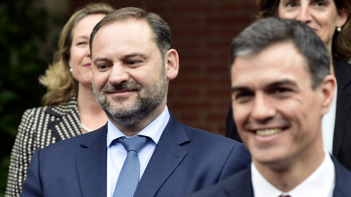 doua romance ar fi fost primite cadou de un fost ministru din spania in schimb ar fi aprobat contracte de 125 de milioane de euro