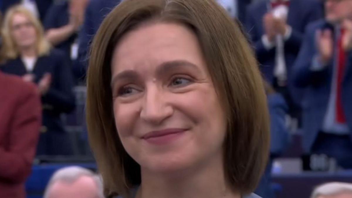maia sandu in lacrimi in parlamentul european dupa ce a primit ordinul european de merit apartine oamenilor din moldova