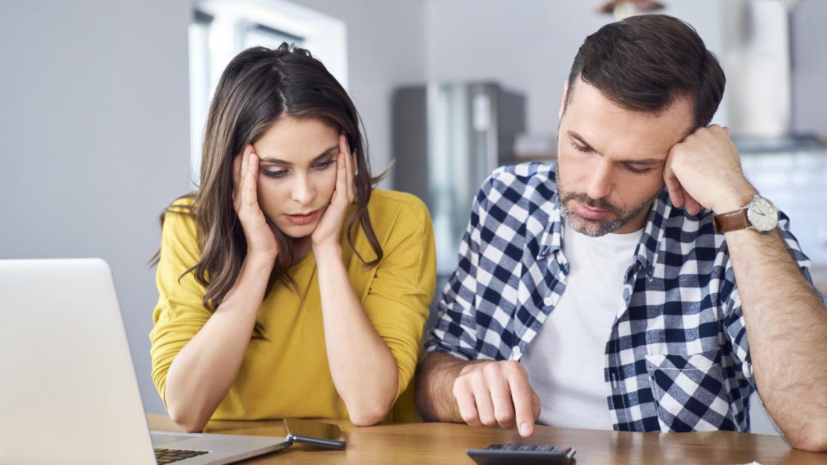 tot mai multi romani cer insolventa personala datoriile la pacanele sunt principalul motiv