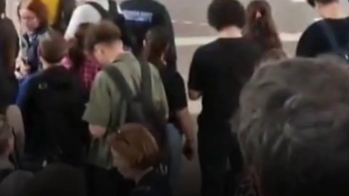 blocaj la metrou un barbat a cazut pe sine in statia pacii cine este si care este starea lui
