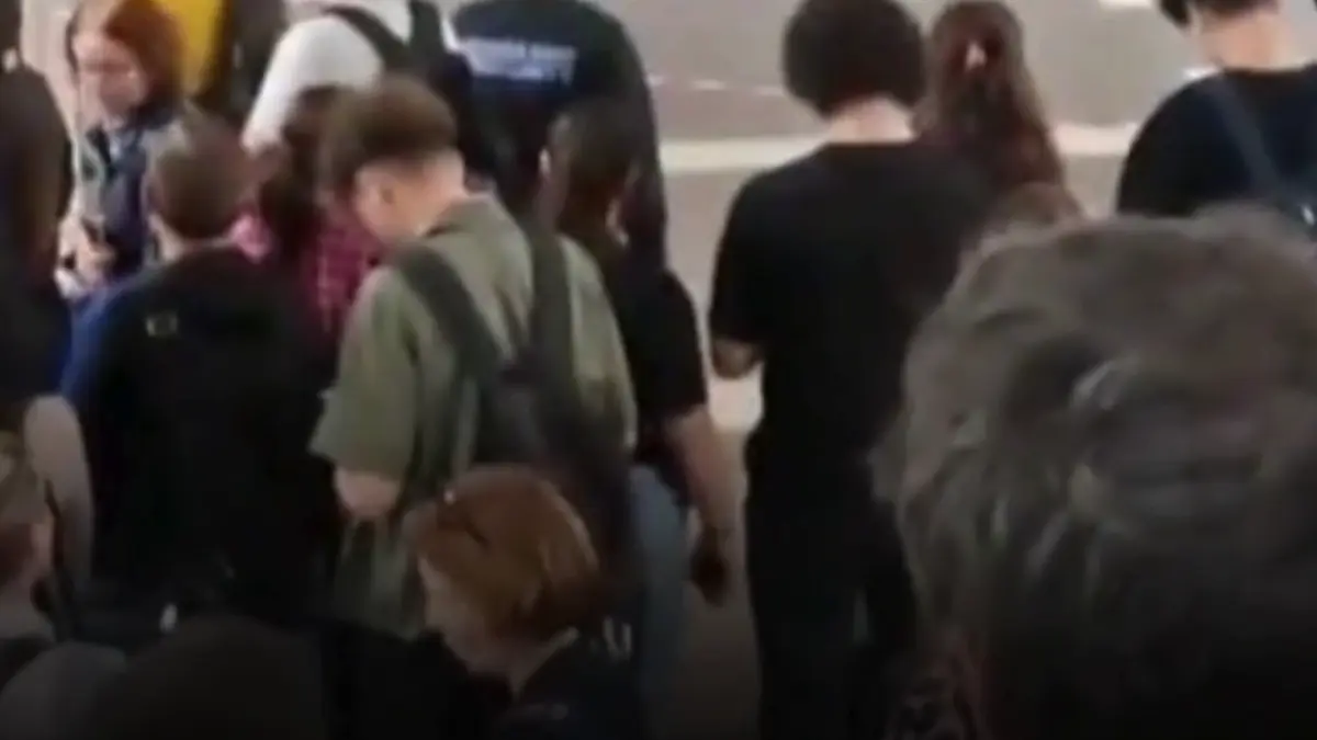 blocaj la metrou un barbat a cazut pe sine in statia pacii cine este si care este starea lui