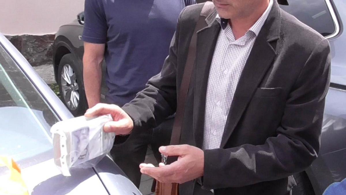 un primar udmr a fost prins in flagrant de eppo in timp ce primea mita pentru un proiect pe bani europeni
