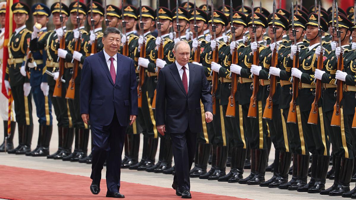 poza in care apar Xi Jinping, preşedintele Chinei, şi Vladimir Putin, liderul Federaţiei Ruse