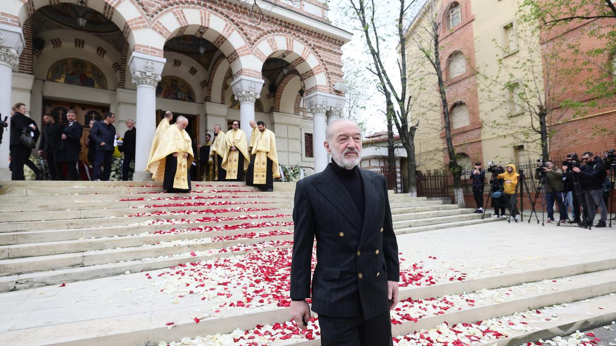 becali a fost primit singur la cotroceni dupa ce a intarziat ca sa mearga la biserica la final a dezvaluit discutia cu nicusor dan