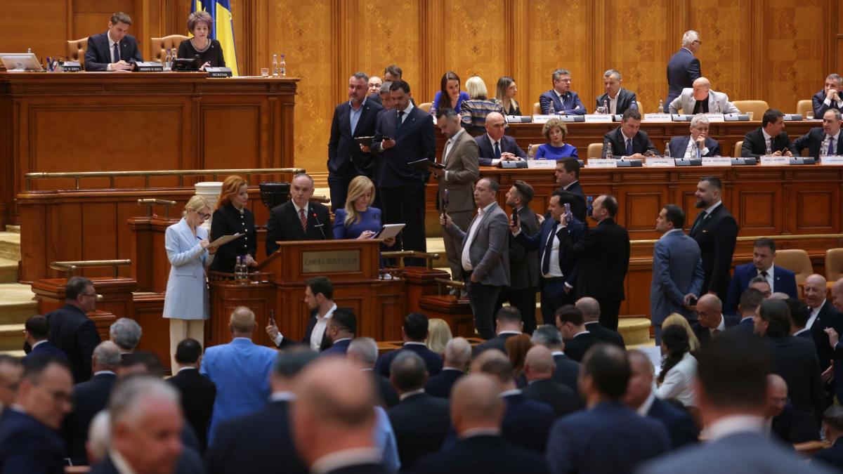 parlament in ziua motiunii de cenzura