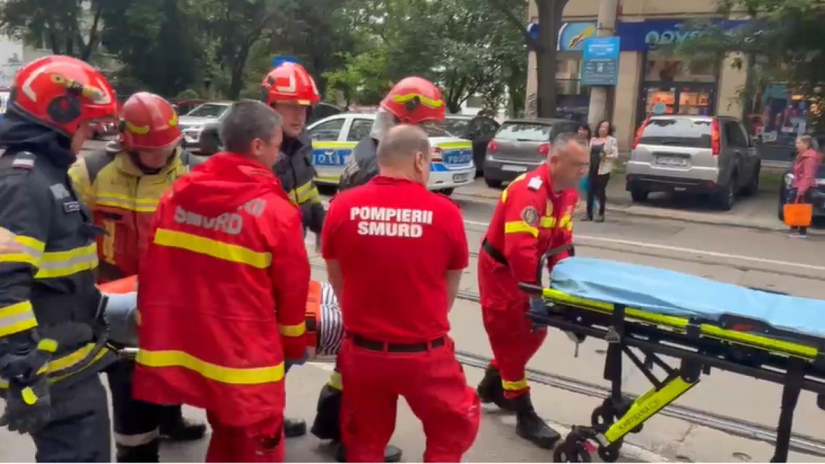 un lift in care se aflau sase oameni s a prabusit in cladirea ministerului transporturilor