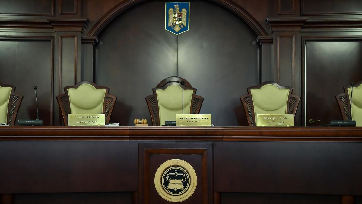 Imagine cu sala de sedinte a Curtii Constitutionale a Romaniei (CCR)