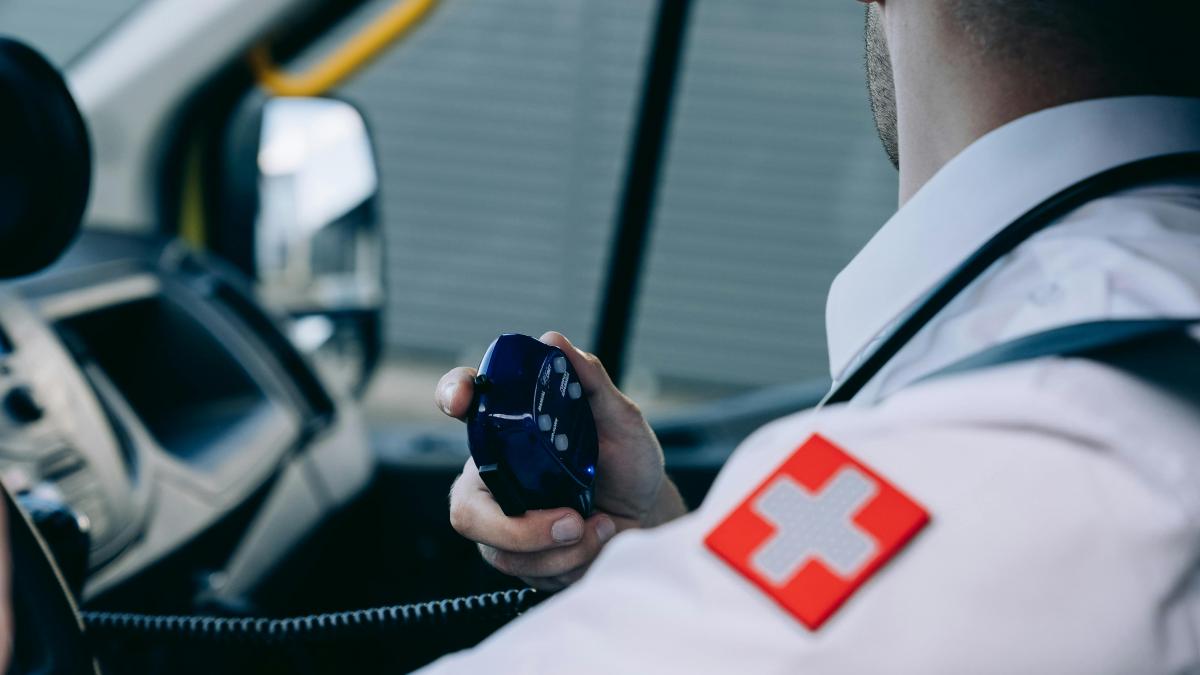 cum poti deveni salvator fara studii medicale programul care mobilizeaza voluntari la urgente