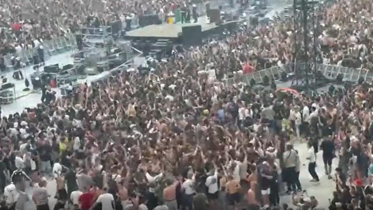 max korzh a ajuns pe arena nationala pentru repetitii jandarmii sunt in alerta si au escortat mii de fani spre stadion