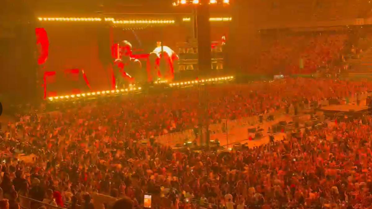 momente de panica la concertul lui max korzh de pe arena nationala recuzita artistului a luat foc