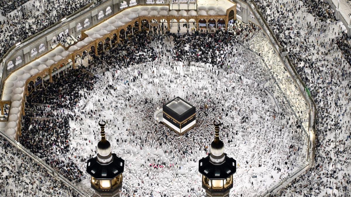 pelerinaj urias la mecca in ciuda razboiului din orient deja sunt mai multi participanti decat in 2025
