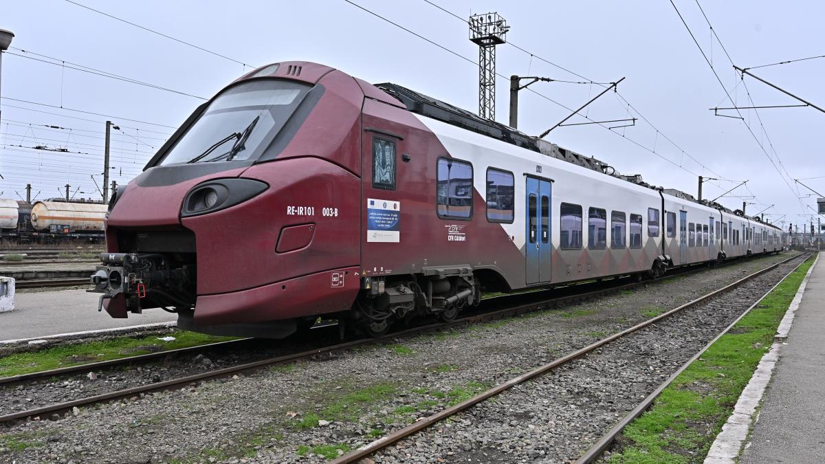 tren pe sine