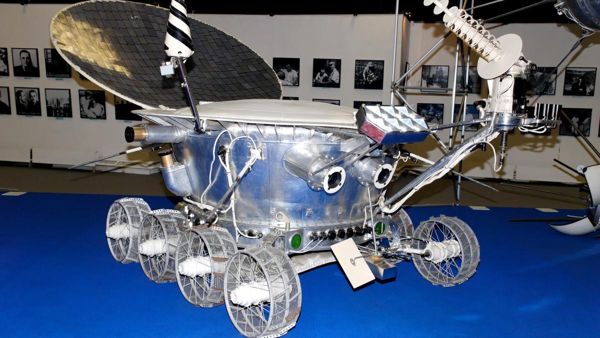 roverul sovietic lunokhod 1 s a ratacit pe luna in 1971 a fost gasit in 2010 si a oferit un semnal neobisnuit de puternic