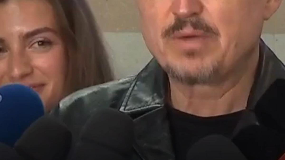 avem sanse la oscar cristian mungiu s a intors in tara cu trofeul palme d or statul sa si faca treaba medalii am deja o valiza