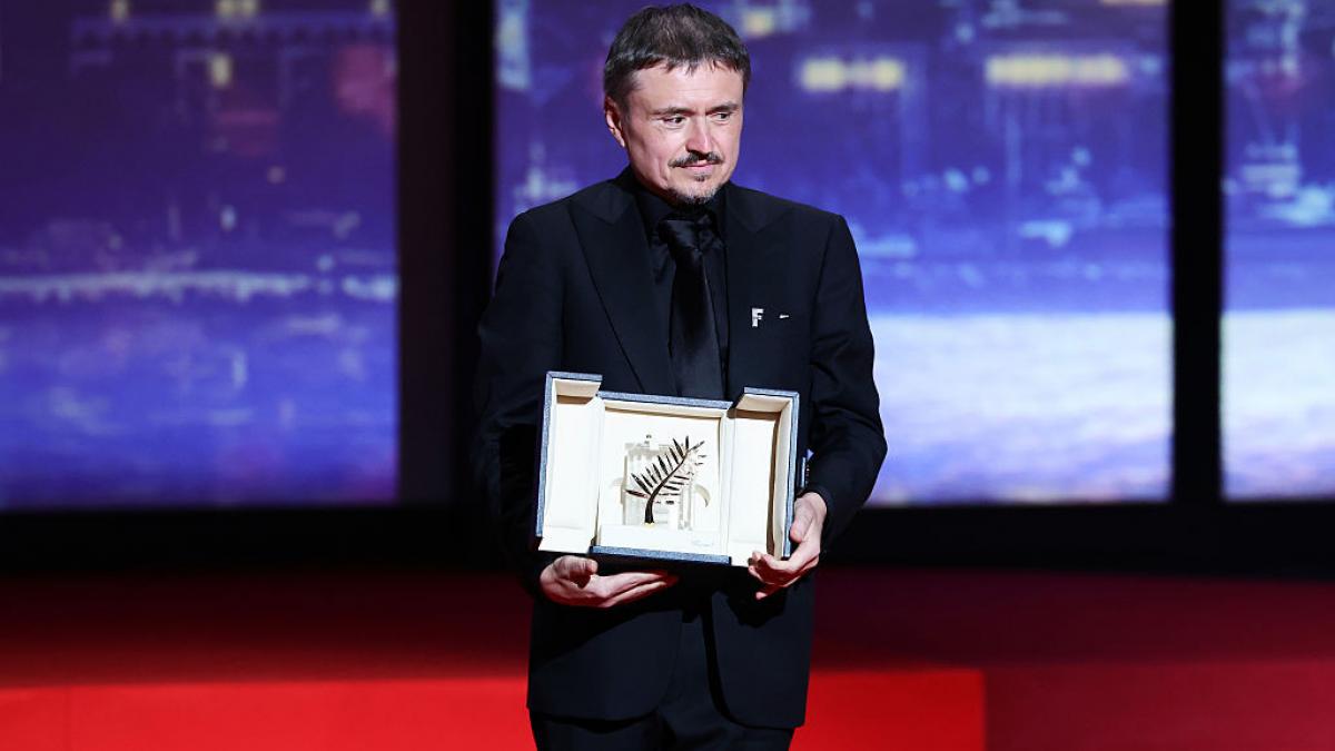 cristian mungiu dupa ce a castigat al doilea palme d or nu sunt mandru de ce le lasam copiilor nostri schimbarea sa inceapa cu noi