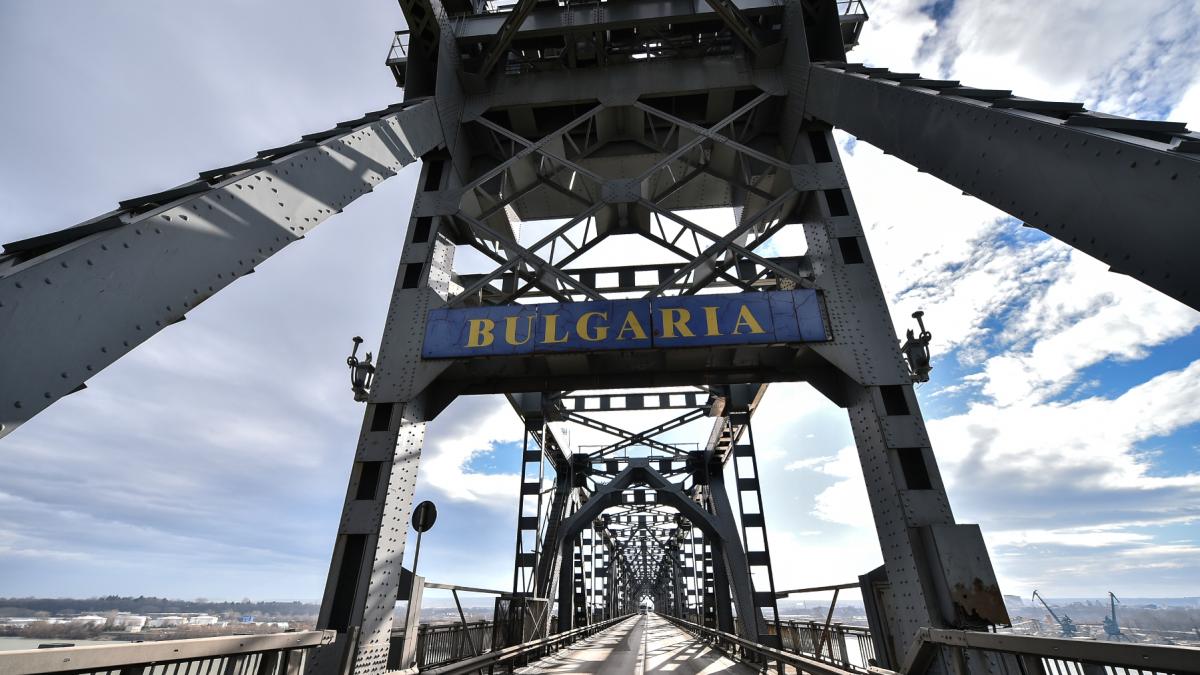podul prieteniei giurgiu ruse se inchide complet timp de 2 zile mae a emis atentionare de calatorie pentru bulgaria orarul lucarilor