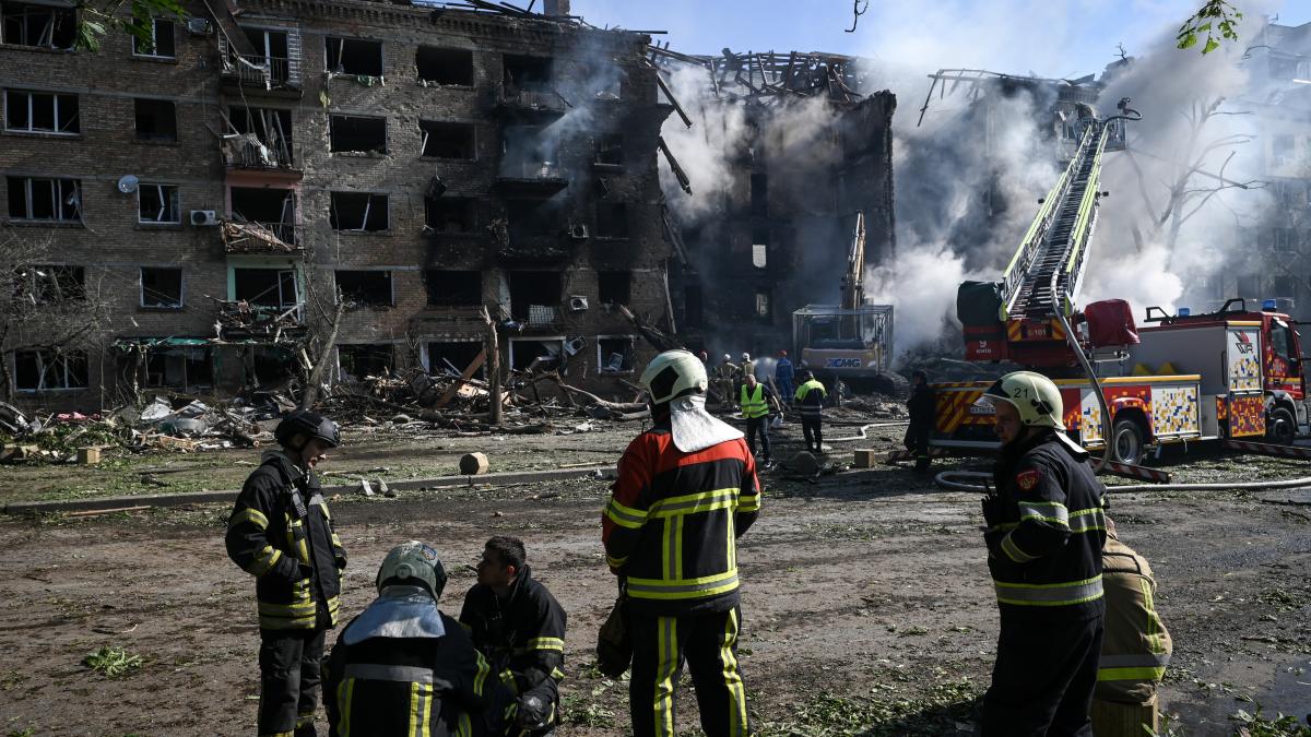 blocuri în flăcări și pompieri în Kiev