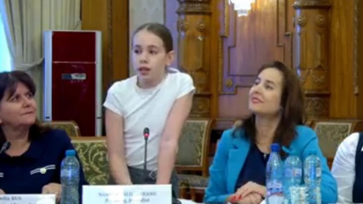 eleva de clasa a 5 a in lacrimi in timp ce ministrul educatiei se uita in telefon nu mi doresc voci care sa mi spuna ca sunt zero