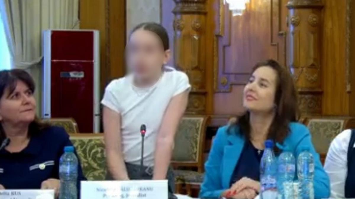 eleva de clasa a 5 a in lacrimi in timp ce ministrul educatiei se uita in telefon nu mi doresc voci care sa mi spuna ca sunt zero