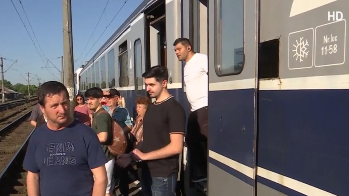 haos pe ruta bucuresti galati un tren plecat cu intarziere din gara de nord a ramas blocat trei ore in caldura fara aer conditionat