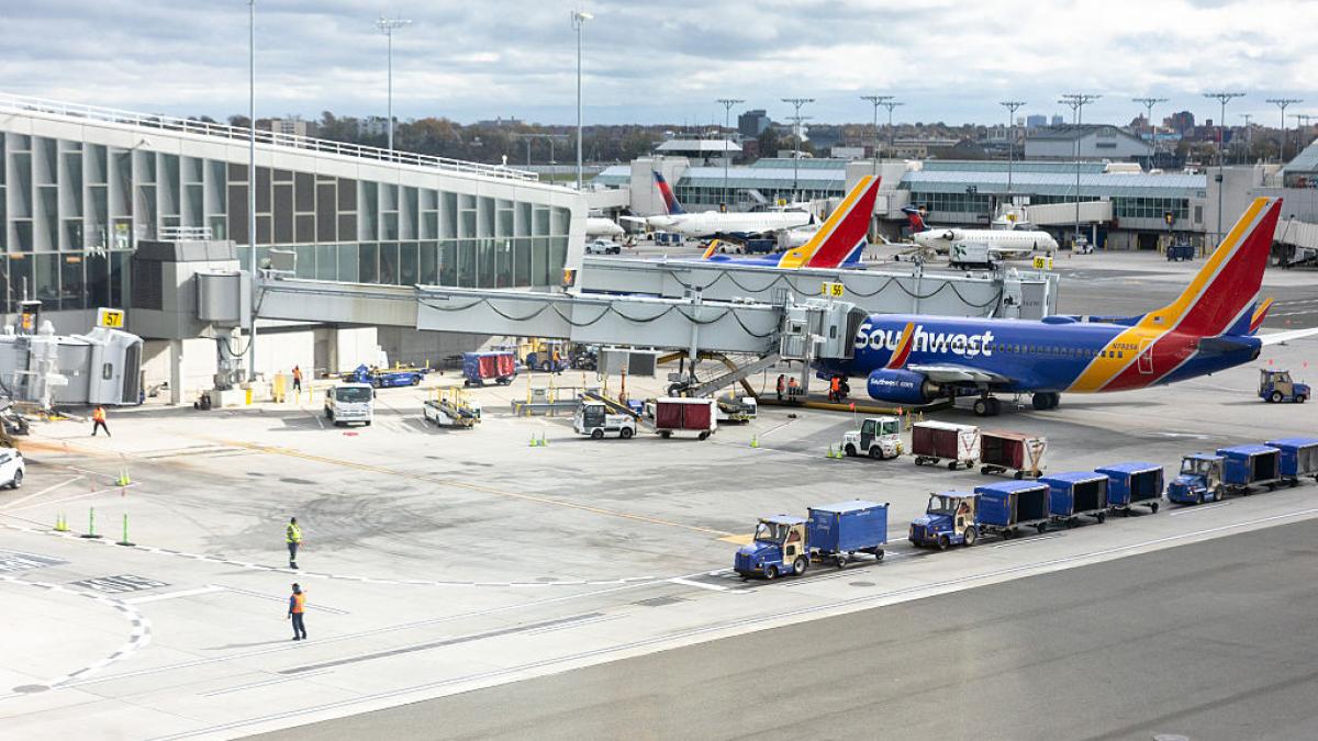 trump se pregateste sa blocheze aeroporturile asa numitelor orase sanctuar dupa protestele anti ice ce metropole sunt in pericol