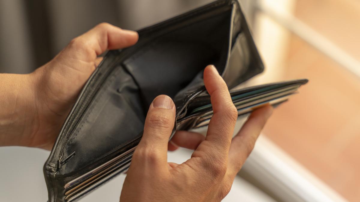 am ajuns in jocurile foamei un economist avertizeaza ca romanii se afla in cea mai grava situatie economica posibila