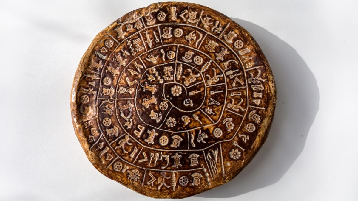 discul antic phaistos simboluri nedescrifrate