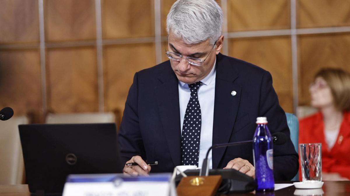 cum au ajuns demnitarii sa primeasca 4000 de lei la salariu ministrul pislaru a crescut coeficientii fata de prima varianta a legii