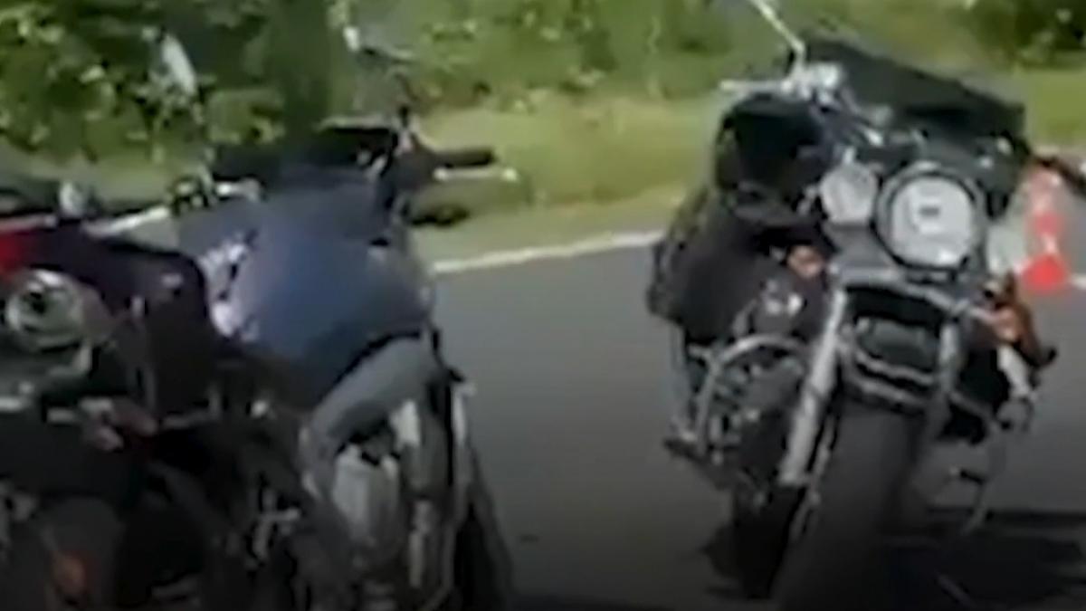 doi oameni la spital dupa ce un sofer a spulberat un grup de motociclisti