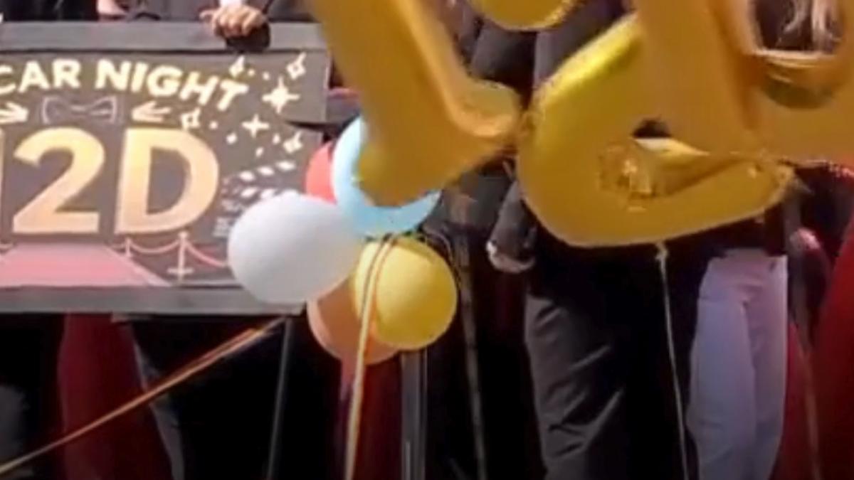 spectacol in capitala absolventii au defilat pe calea dorobanti