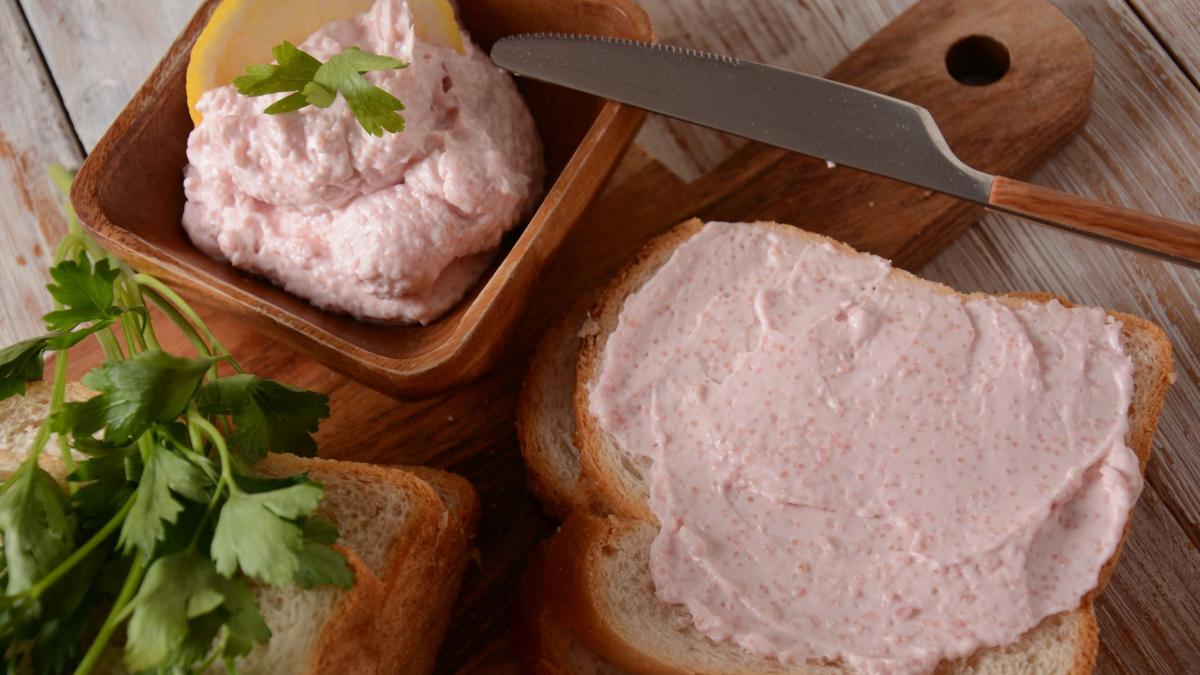 Alertă alimentară în România: Bacterie periculoasă descoperită într-un lot de salată de icre vândut de un lanț de magazine