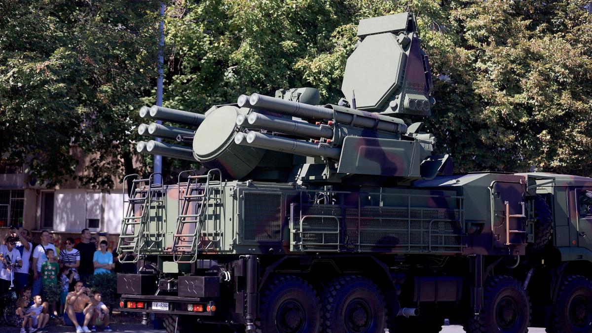 rusii monteaza sisteme antiaeriene pe acoperisurile cladirilor din moscova pentru a se proteja de atacurile cu drone ucrainene