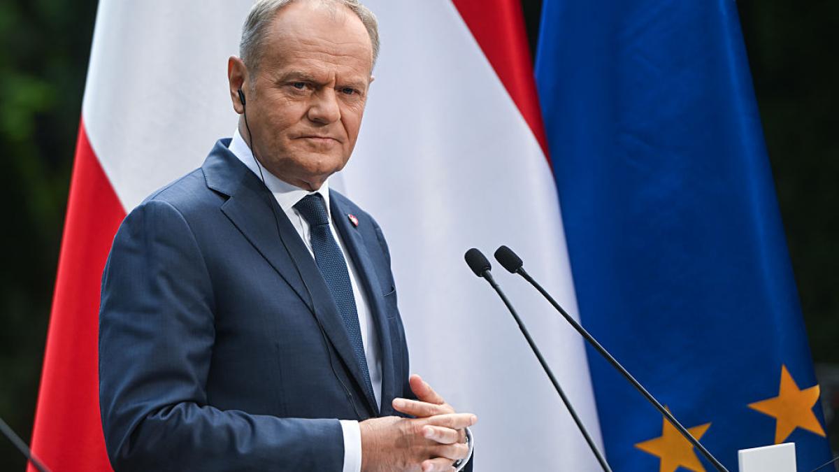 donald tusk cere nato sa ia in serios amenintarile lui medvedev dupa prabusirea dronei rusesti la galati