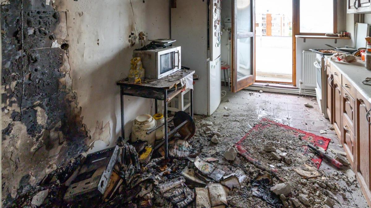 locatarii blocului din galati lovit de drona se pot intoarce in apartamente prefectura nu a fost afectata structura de rezistenta