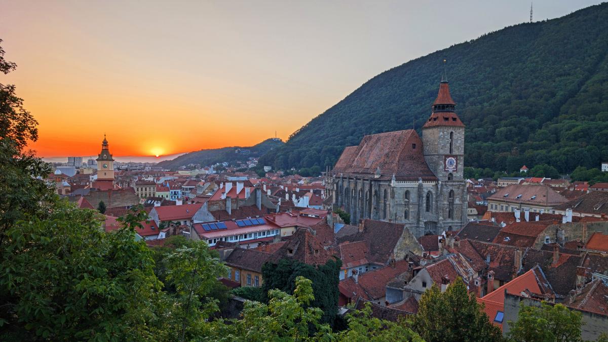 poza cu o biserica din Brasov