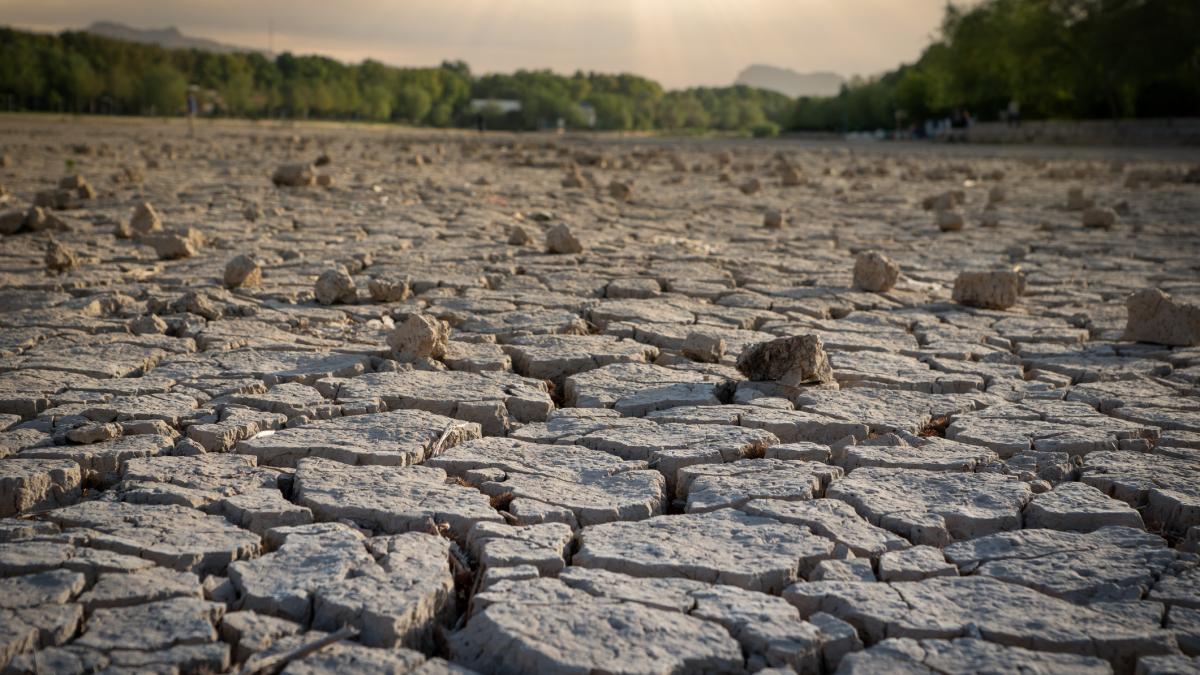 teheranul este la un pas de ziua zero criza apei care ar putea forta mutarea a 10 milioane de oameni
