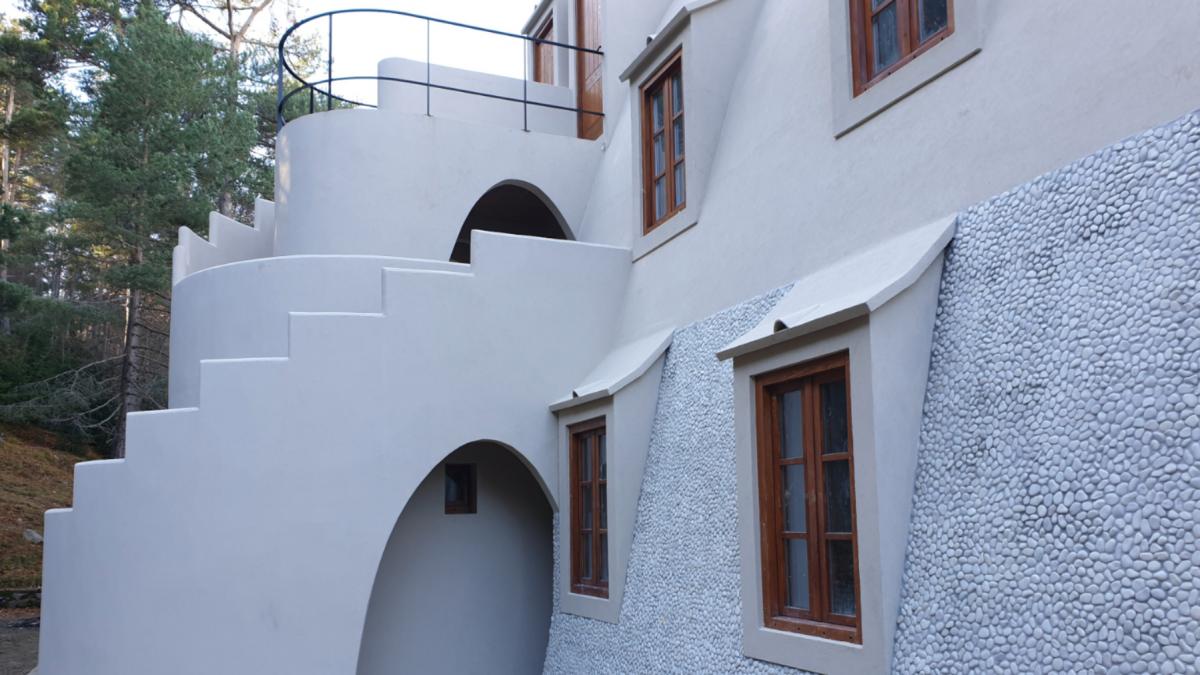 un chalet proiectat de antoni gaudi ascuns in pirinei timp de peste un secol tocmai a fost descoperit cum arata cladirea renovata