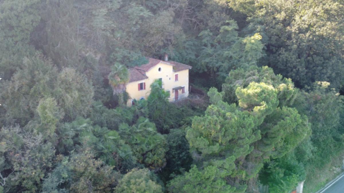 un castel din italia care a apartinut unui creator de moda a fost scos la vanzare cu 5 milioane de euro