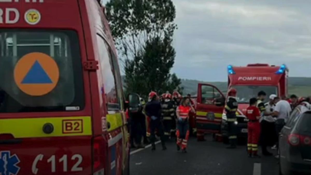 accident pe dn1 la iesirea din avrig 13 oameni se aflau in cele 4 masini implicate in carambol