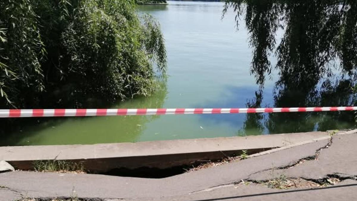 incepe golirea lacului herastrau de marti pmb e periculos in zona si exista risc de prabusire malurile deja sunt surpate