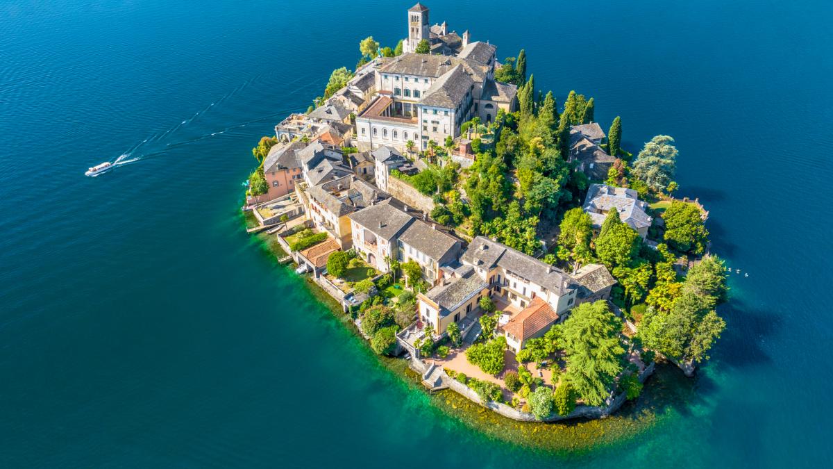 insula san giulio lacul orta italia