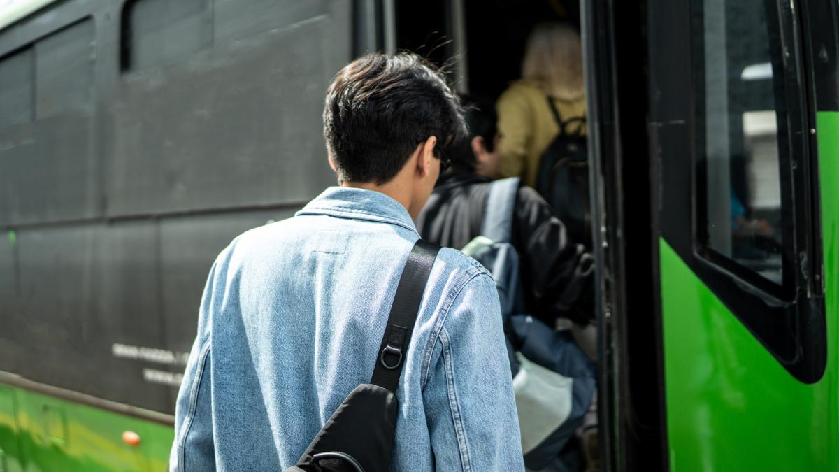 un copil din italia care a adormit in autobuz a fost amendat cu 58 de euro pentru ca a depasit aria de acoperire a abonamentului