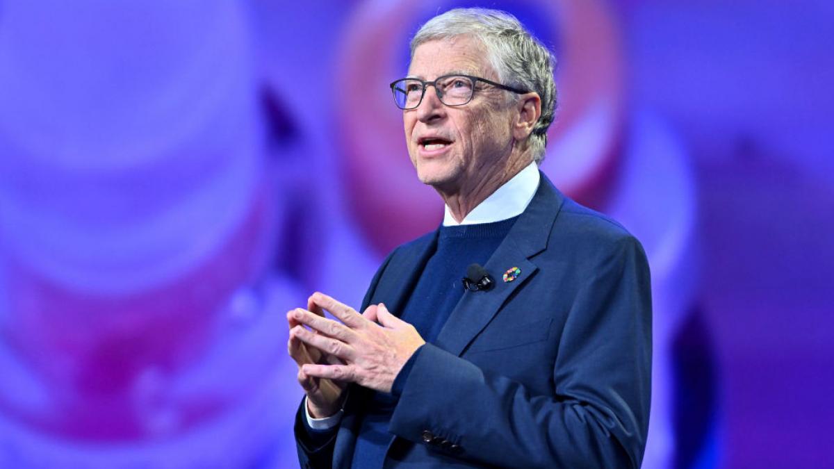 miscare surpriza de la microsoft lanseaza propriile modele ai si concureaza direct cu openai si anthropic