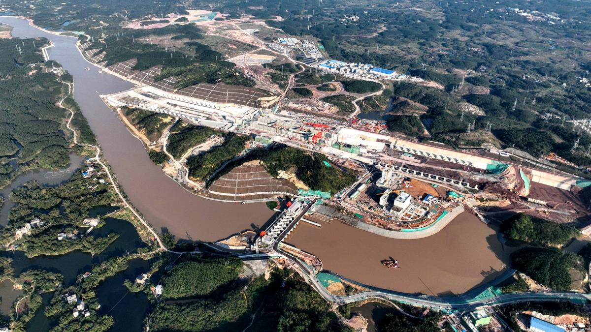 primul canal navigabil din china care leaga un sistem fluvial de mare a fost umplut cu apa cand se deschide culoarul de record mondial