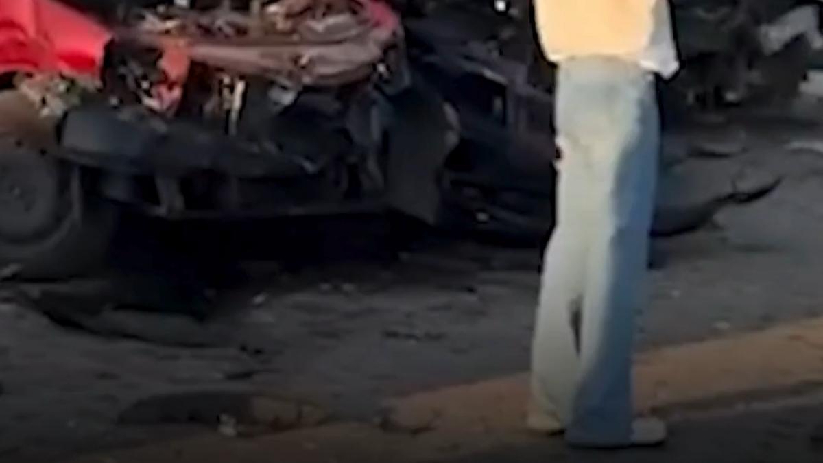 accident grav 12 oameni raniti dupa ce o soferita a lovit 11 masini parcate