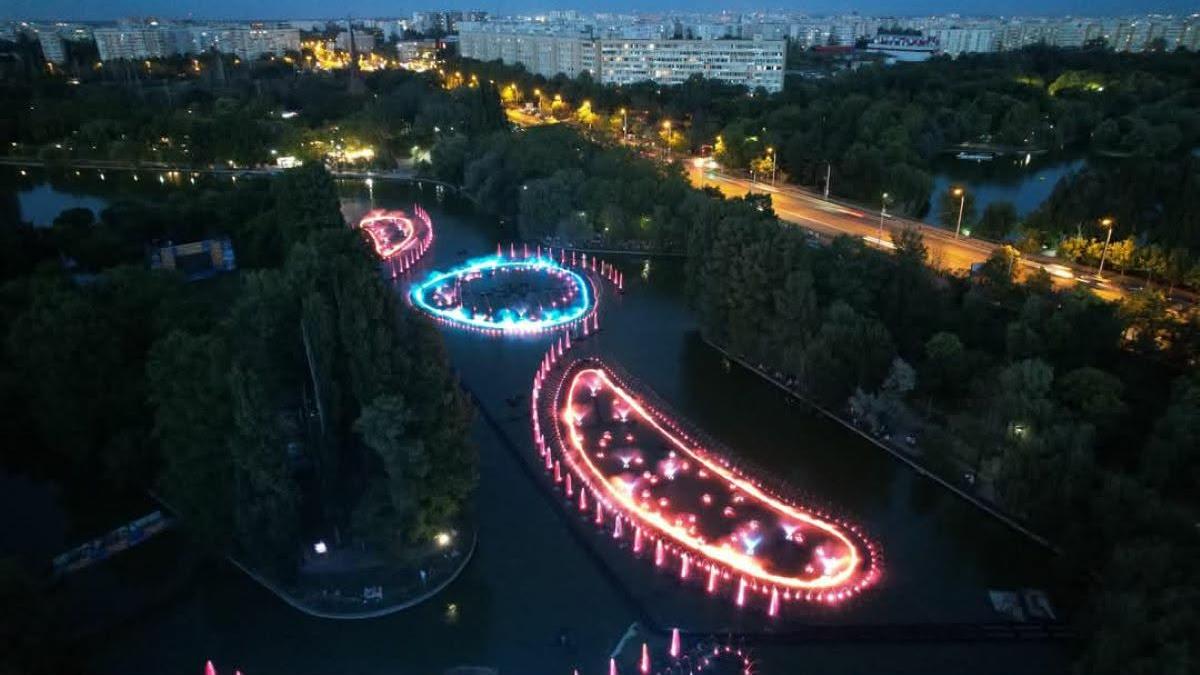 fantanile arteziene din parcul ior au fost repornite spectacolele cu apa lumini si muzica tin pana in octombrie