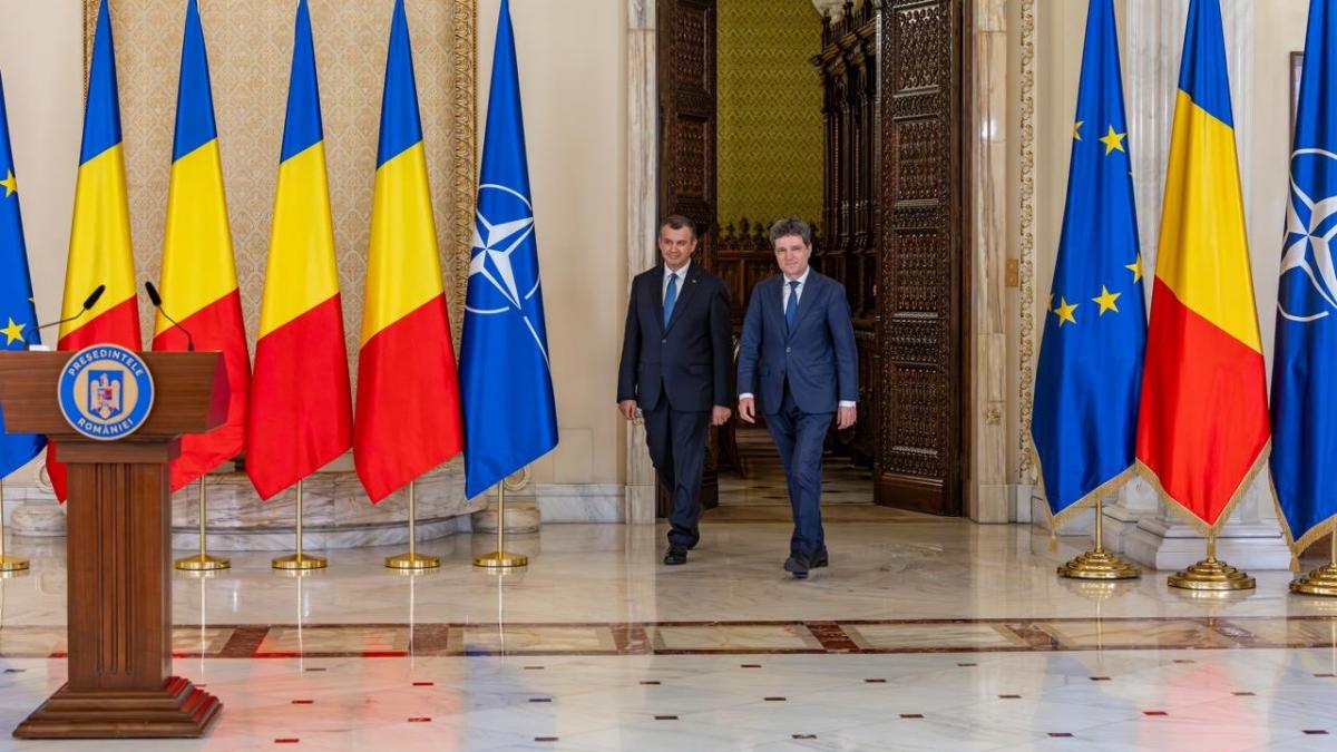 presedintele nicusor dan il desemneaza pe eugen tomac in functia de premier